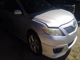2011 TOYOTA CAMRY, SILVER, SE, 2.5L, AT,   Z25185